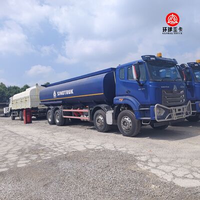 Camión cisterna de combustible HOWO NX 8x4 de 30000L, camión cisterna de aceite diésel de alta resistencia para el mercado africano