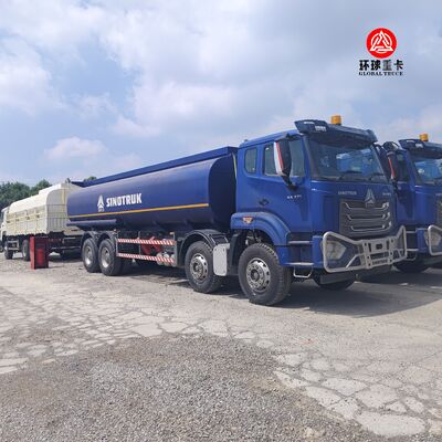 Camión cisterna de combustible HOWO NX 8x4 de 30000L, camión cisterna de aceite diésel de alta resistencia para el mercado africano