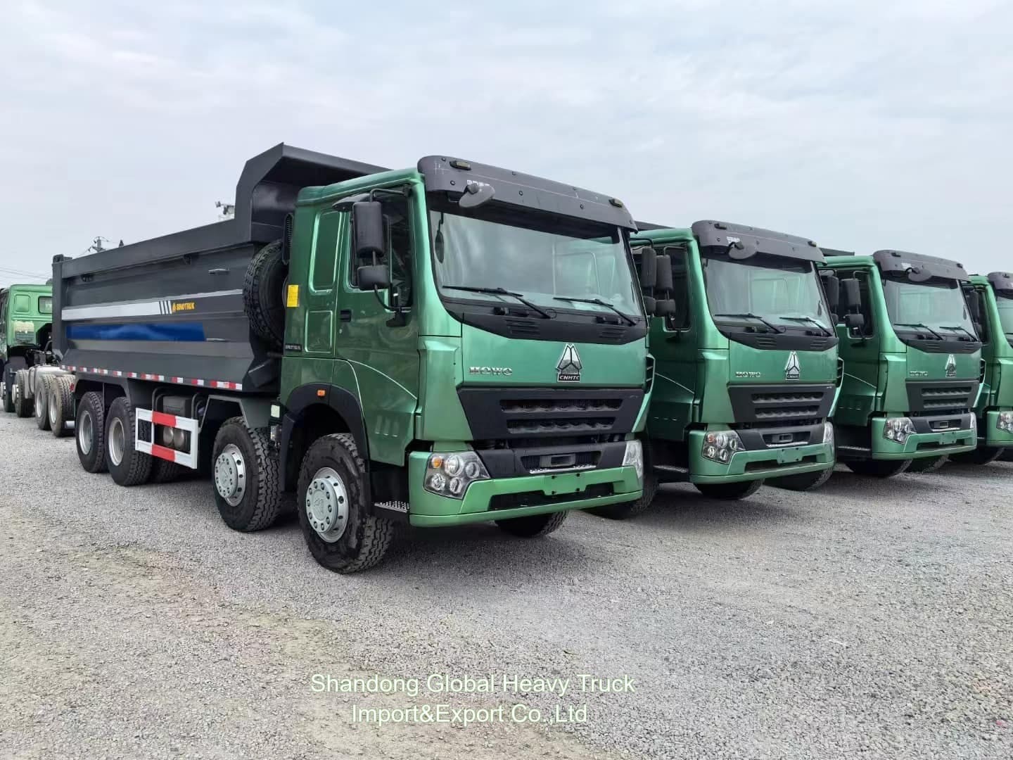 Sinotruck Howo camiones de 50 toneladas 8x4 375hp Euro2 camiones pesados nuevos y usados
