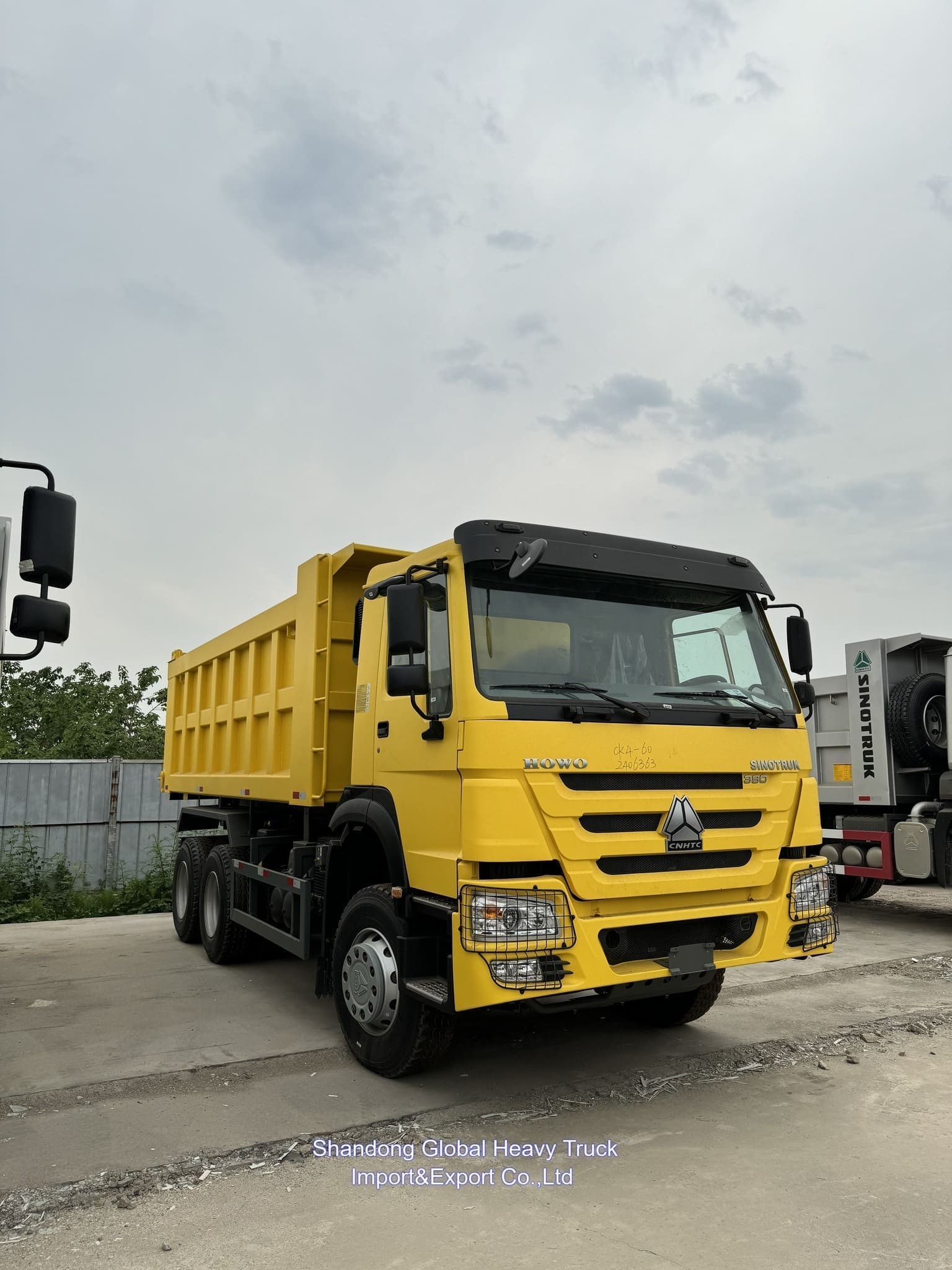 Sinotruck HOWO 25t-100t 8*4 Diésel camión de reparto de transporte usado camión de 12 ruedas camión
