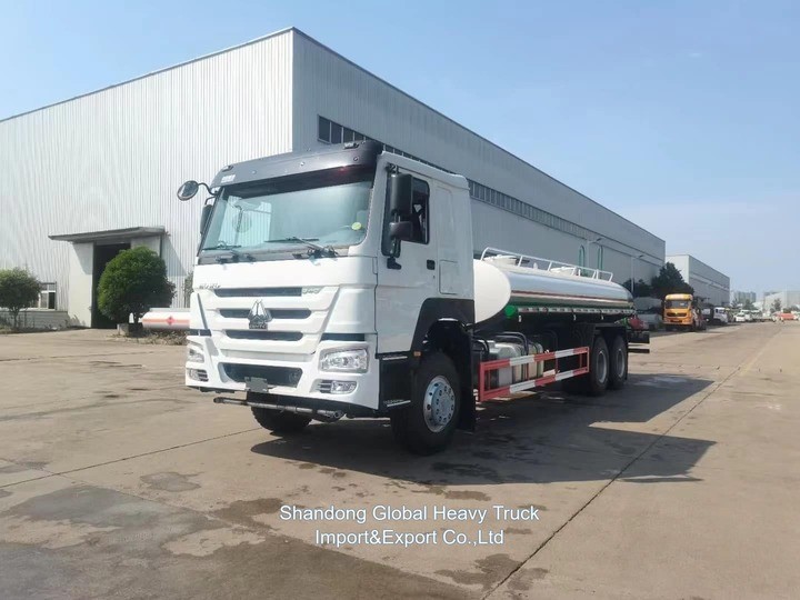 Nuevo y usado Shacman HOWO Oil / combustible / tanque de agua camiones-tanque para la venta