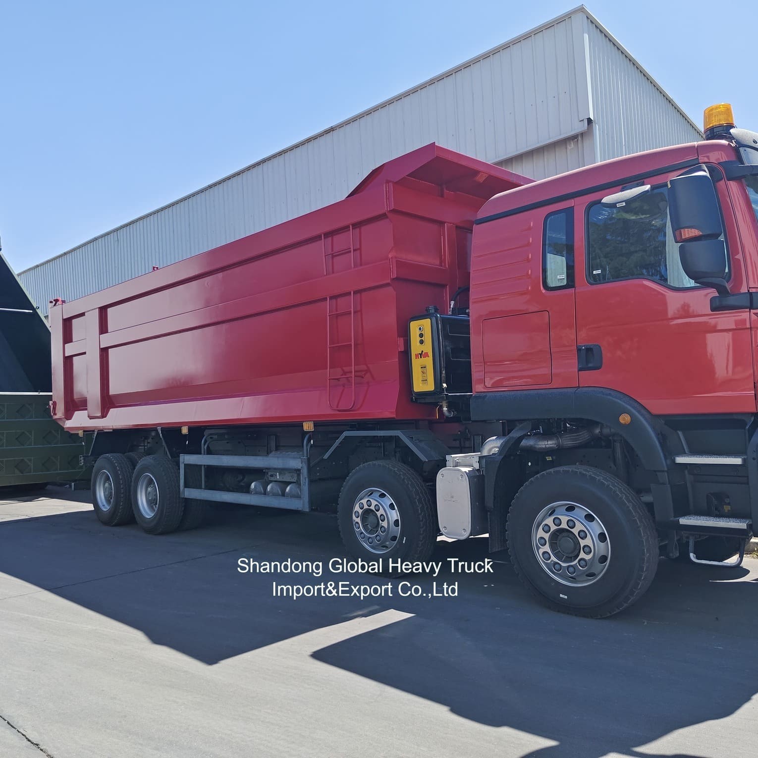 Sinotruk / HOWO Sitrak F3000 A7 371HP 8X4 6X4 Tracador con tirador de basura manual Camión usado