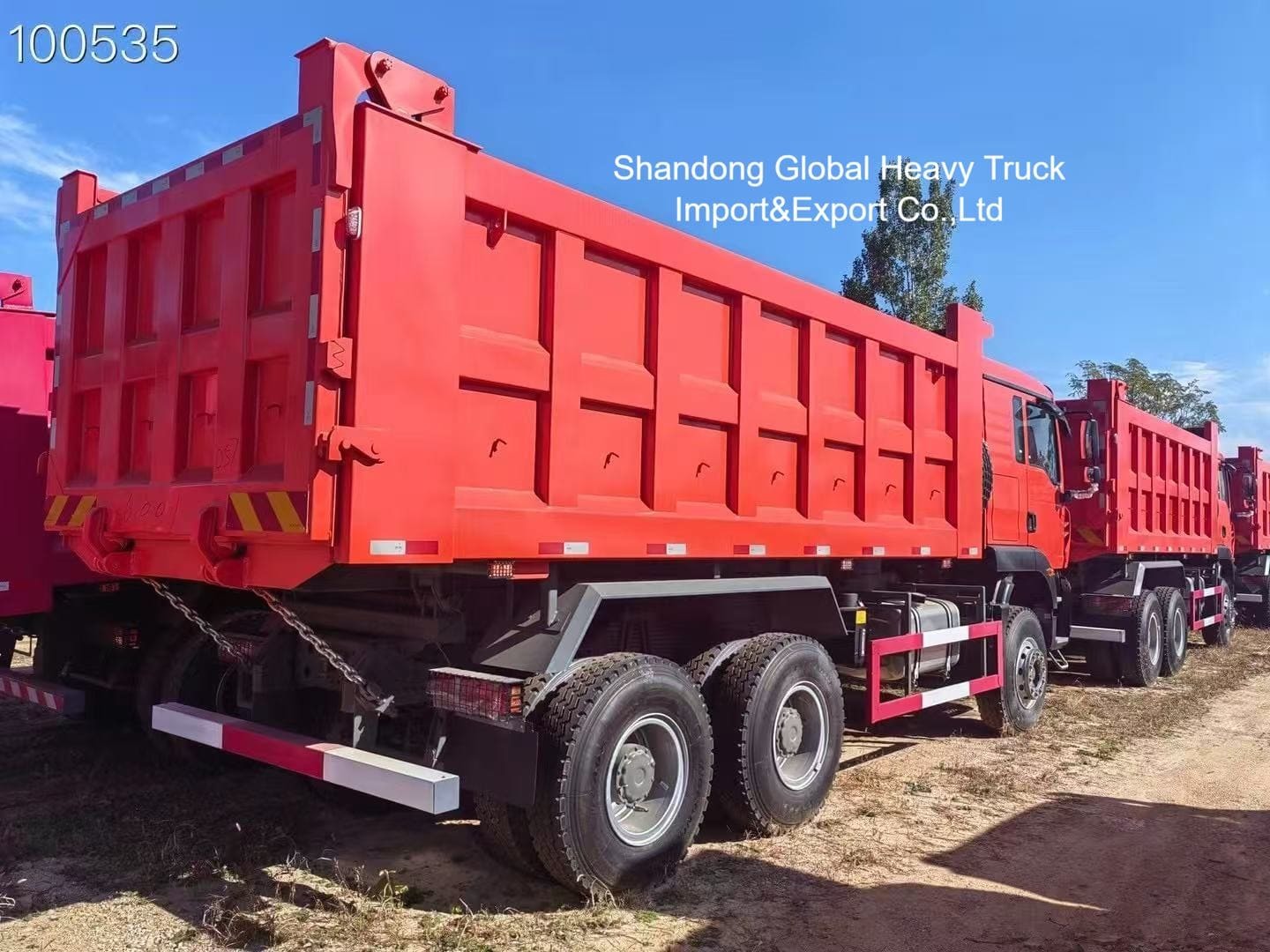 Camión volquete HOWO 8x4 con motor de 371 CV para carga útil de 40 a 60 toneladas y carrocería de minería reforzada