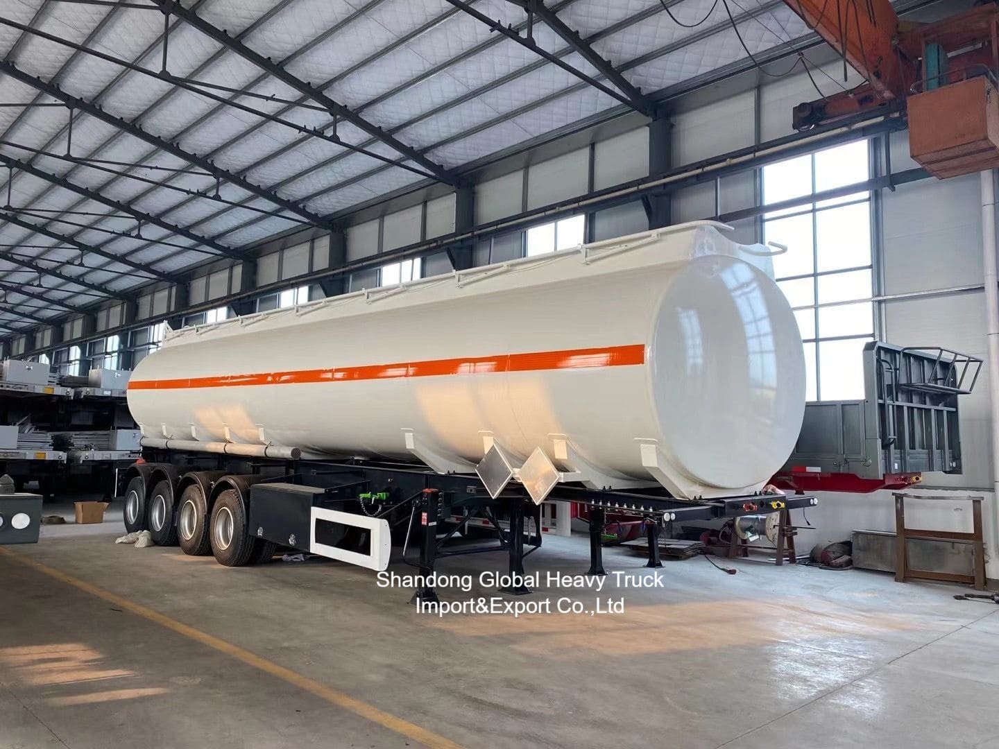 3 Axles Carbon Steel Fuel Tanker Semi Trailer with High Strength and Long Durability for Corrosion Resistant Oil Transport