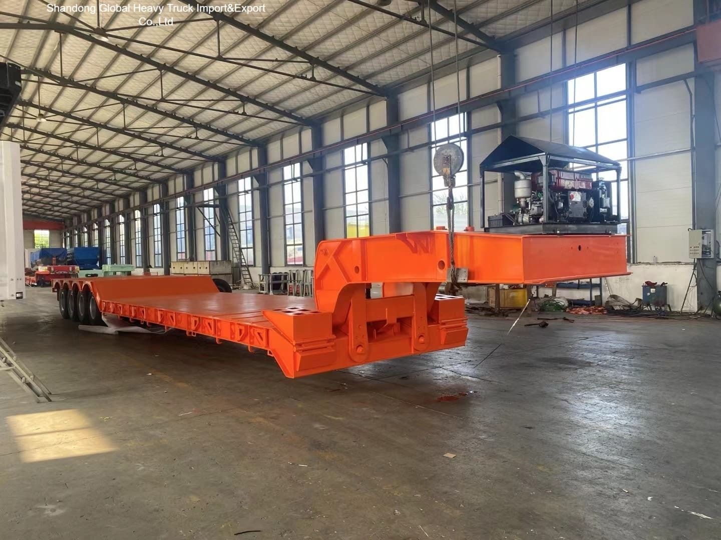 Semi-remolque con cerca de 4 ejes de suspensión aérea para el transporte de contenedores
