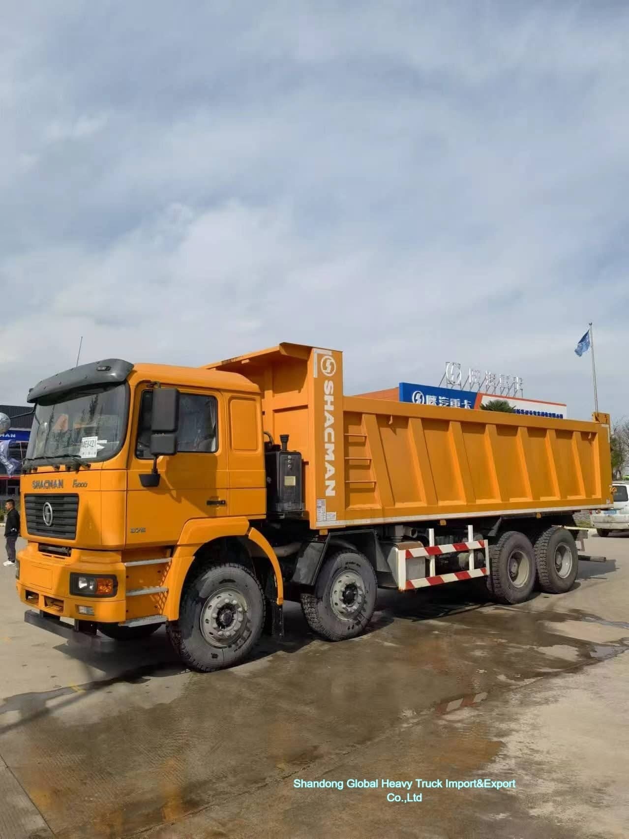 Camión volquete Shacman F3000 8x4 con motor de 420 hp y chasis de minería reforzado para minería y construcción de servicio pesado