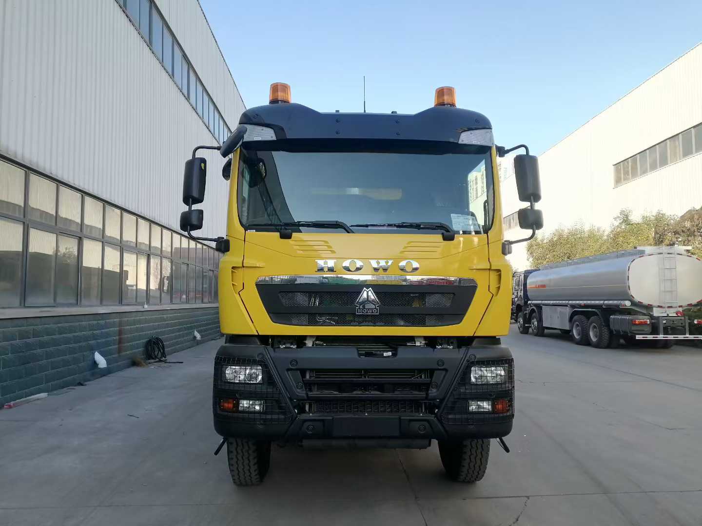 HOWO / SHACMAN Heavy‑Duty Truck Series – Rear‑Tilting Dump Truck / Mining Truck / Construction Waste Truck