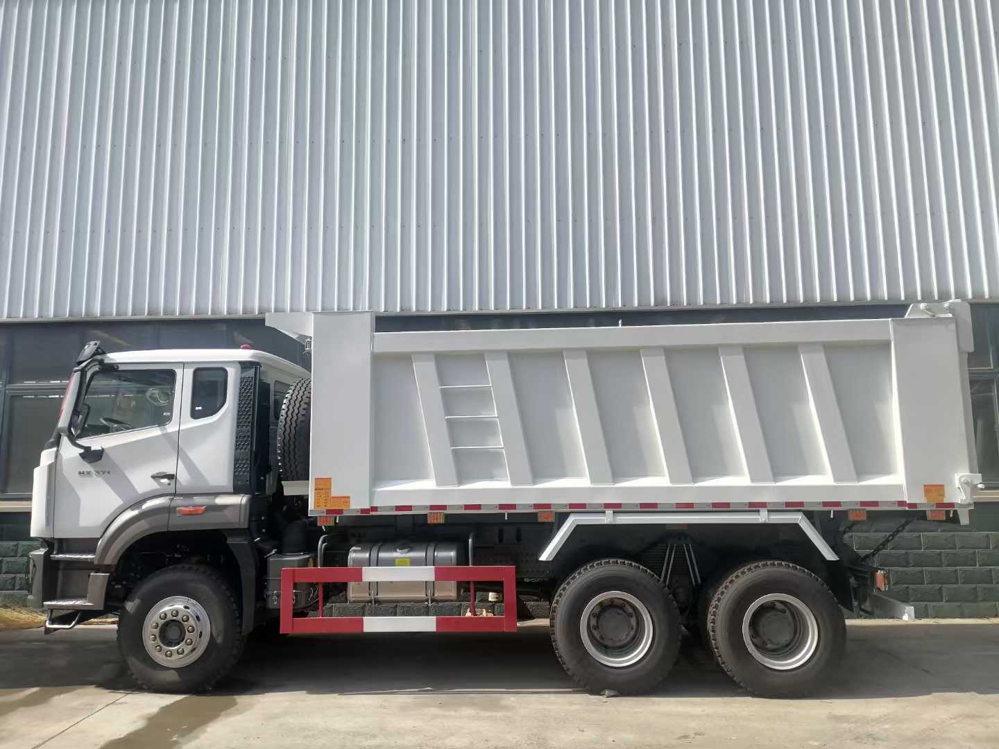 Camión de construcción robusto usado Sinotruk HOWO Nx 440HP 6X4 para necesidades de trabajo pesado
