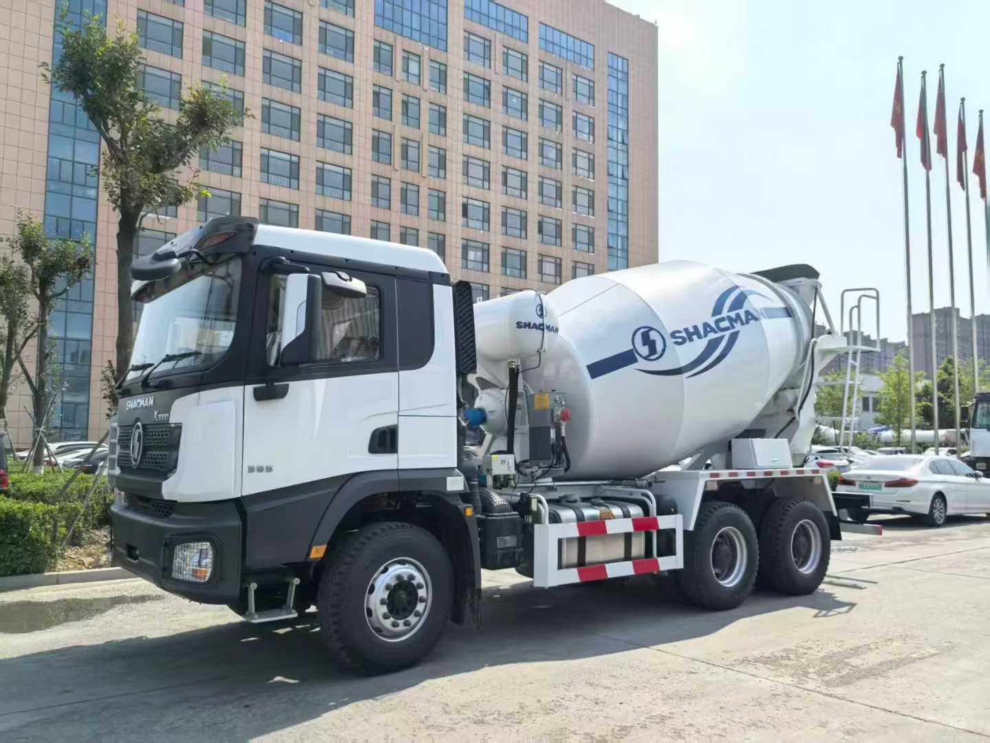 Camión mezclador de concreto HOWO CNG con capacidad de tambor de 6-10 m³ y modo de tracción 6×4 impulsado por motor CNG de 336-371 HP