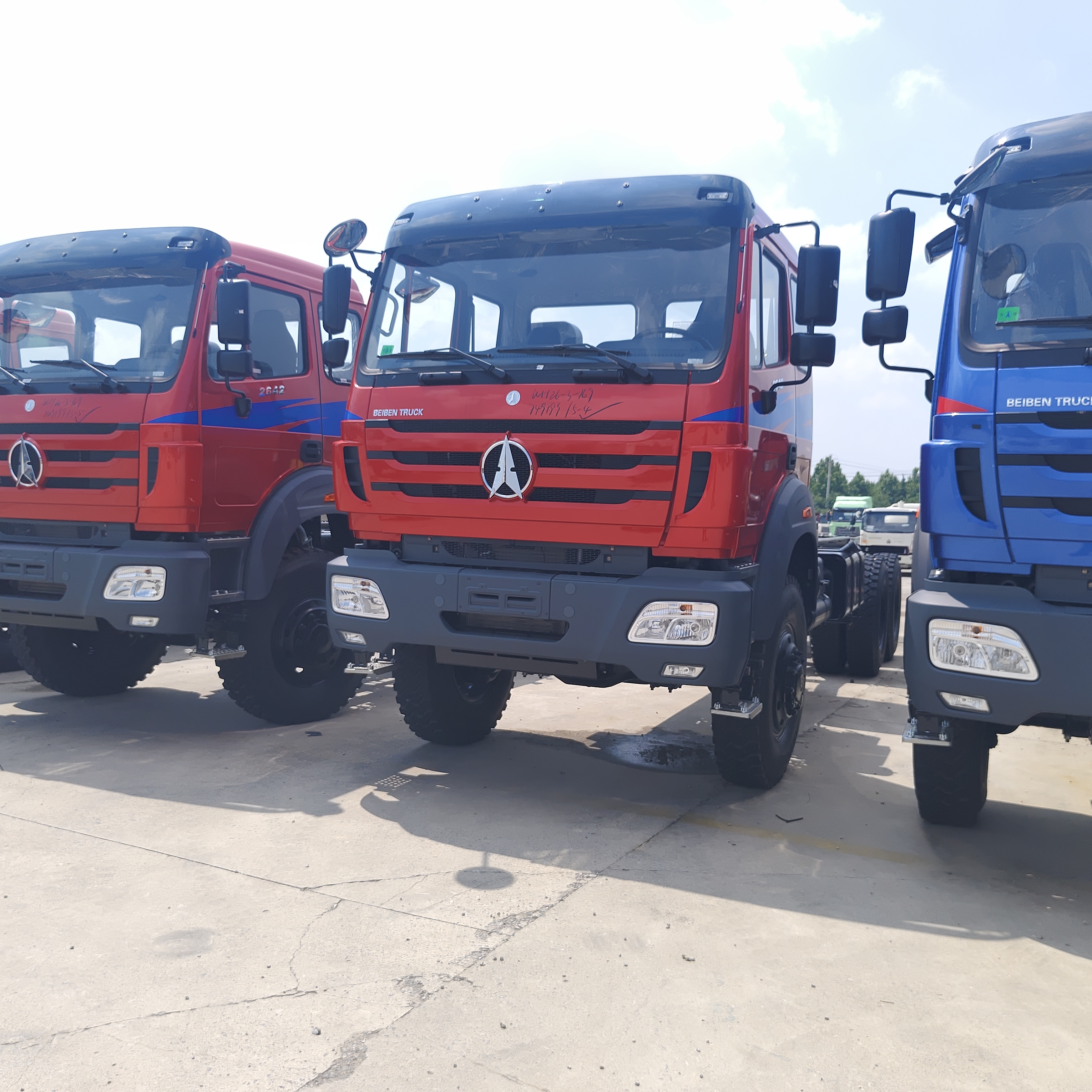 Camión tractor de servicio pesado BEIBEN 2642 6×4 con motor WEICHAI de 420HP y chasis con tecnología Mercedes-Benz