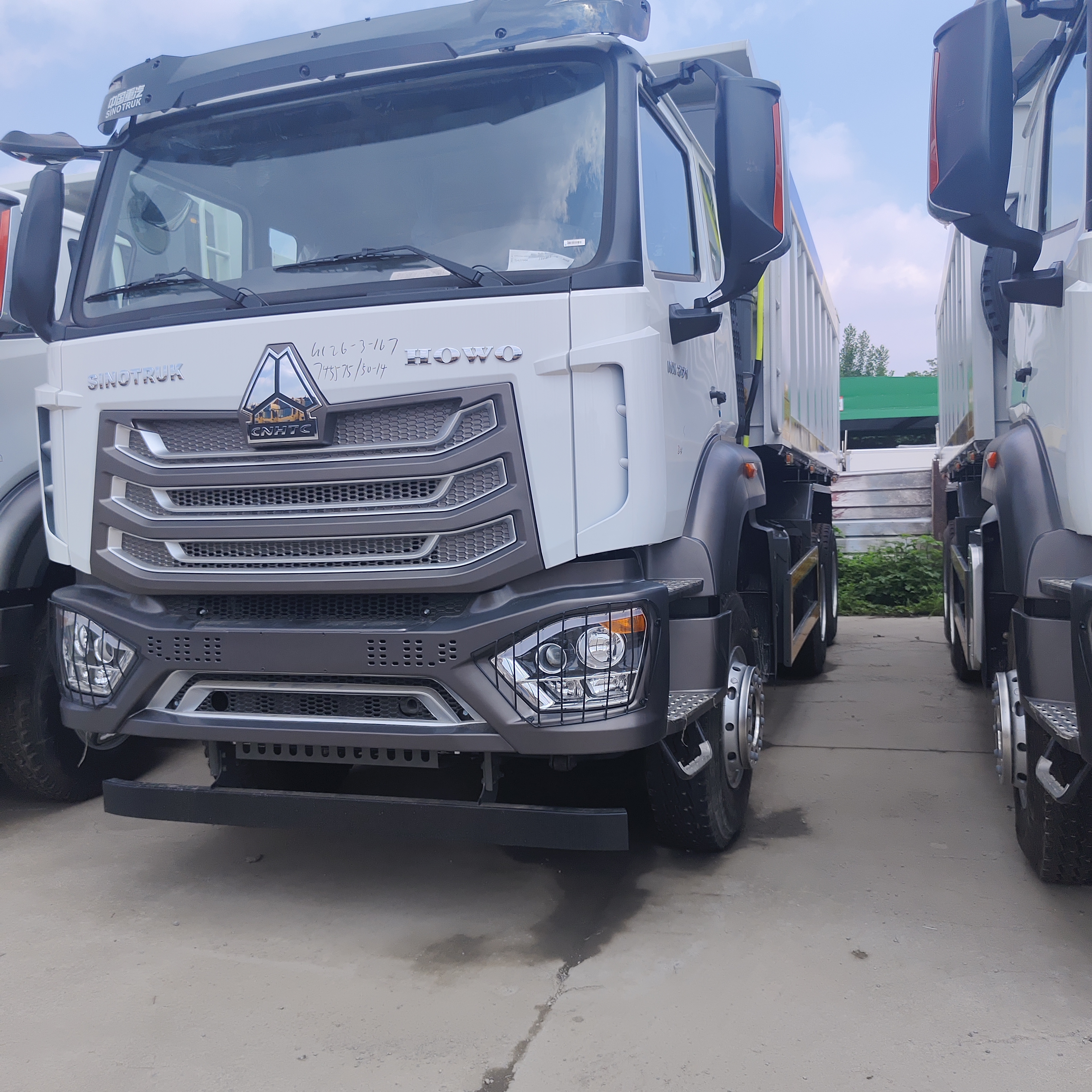 Camión volquete minero de servicio pesado HOWO NX 6×4 con motor de 430 caballos de fuerza y ​​carga útil de 30 a 35 toneladas para África