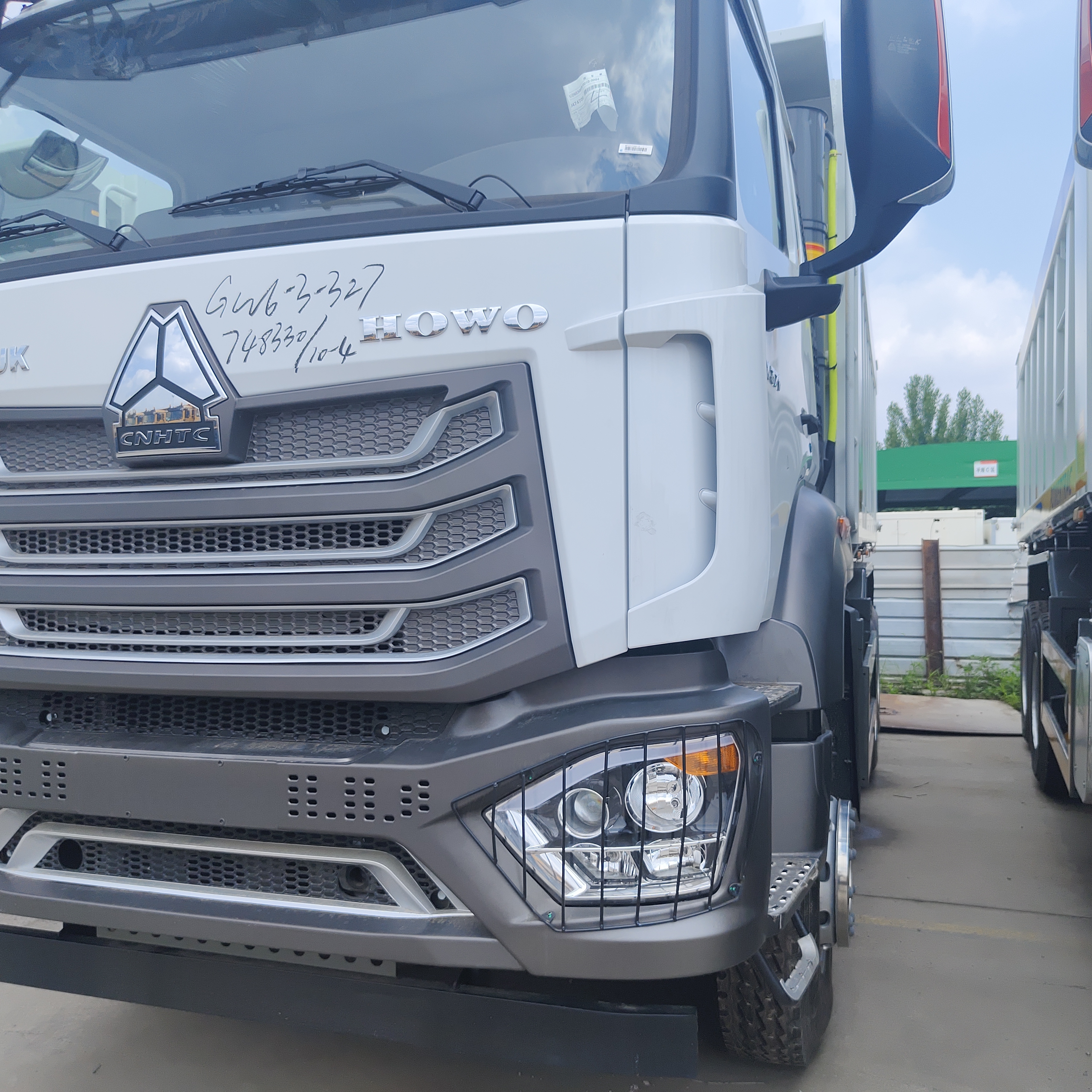 HOWO NX 6×4 camión de descarga pesado con motor de 400 CV y cuerpo de descarga de 20CBM para minería y construcción