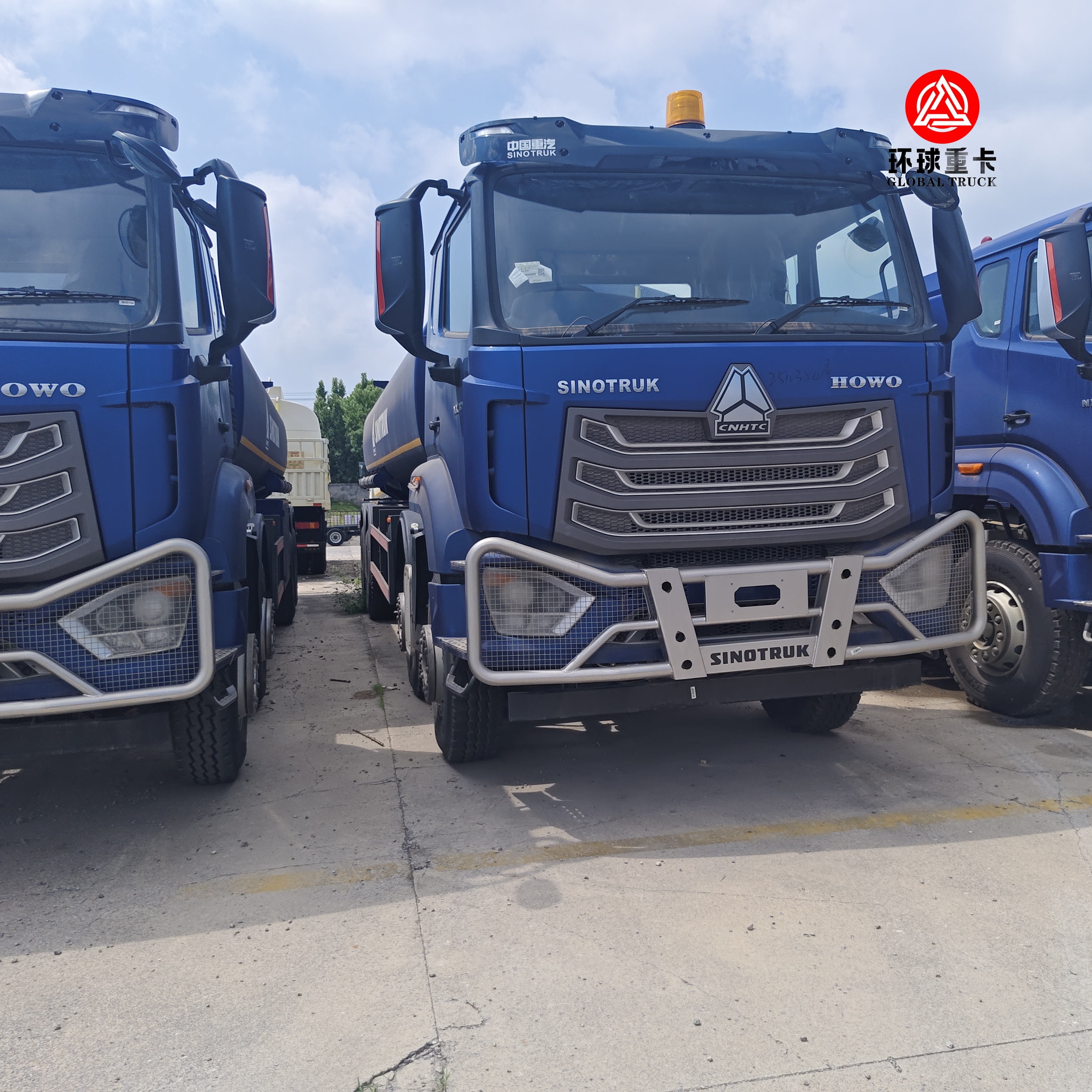 HOWO NX 8x4 30000L Camión tanque de combustible Camión de carga pesada diésel Bowser para el mercado de Ghana