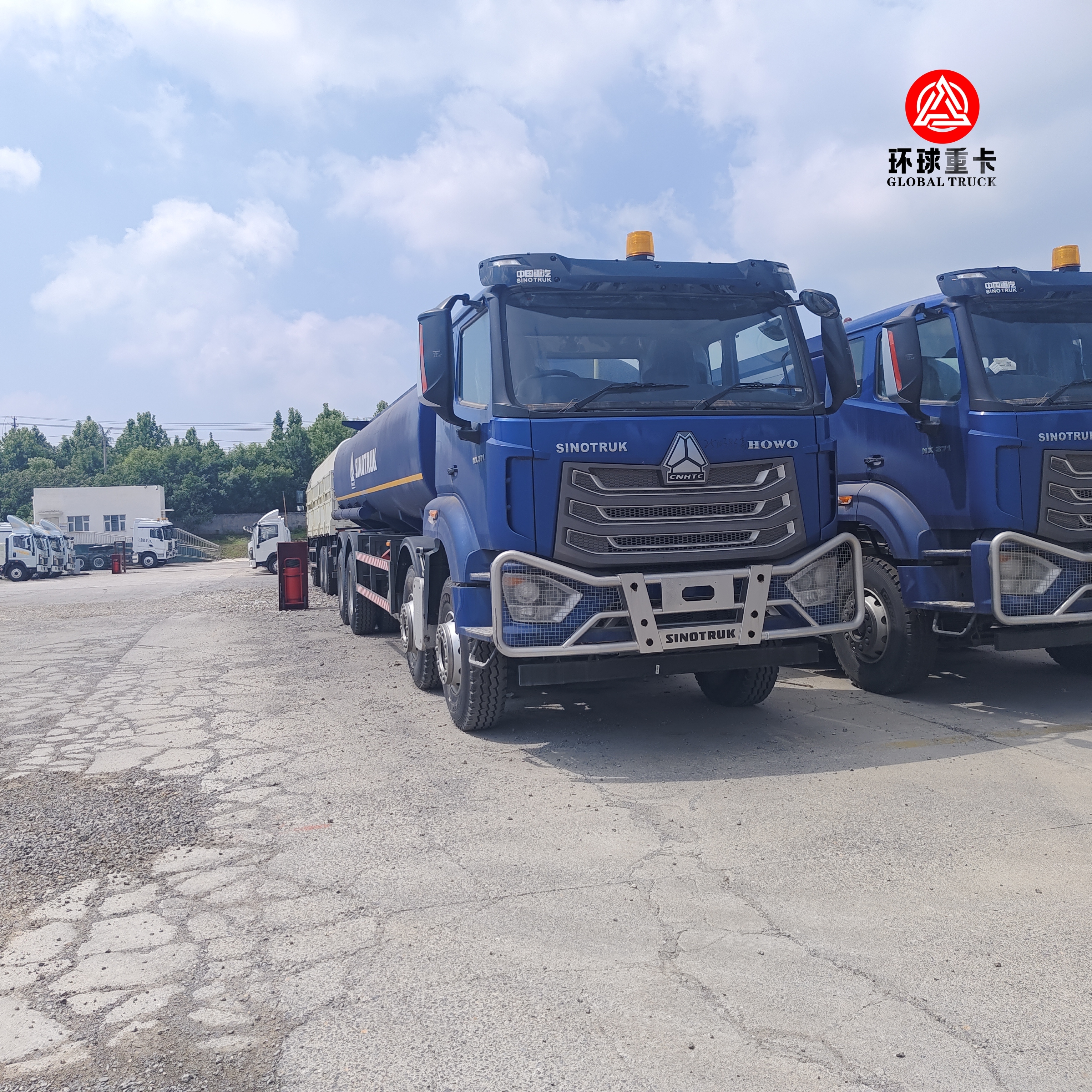 HOWO NX 8x4 30000L camión cisterna de combustible camión diésel de carga pesada para el mercado de Nigeria