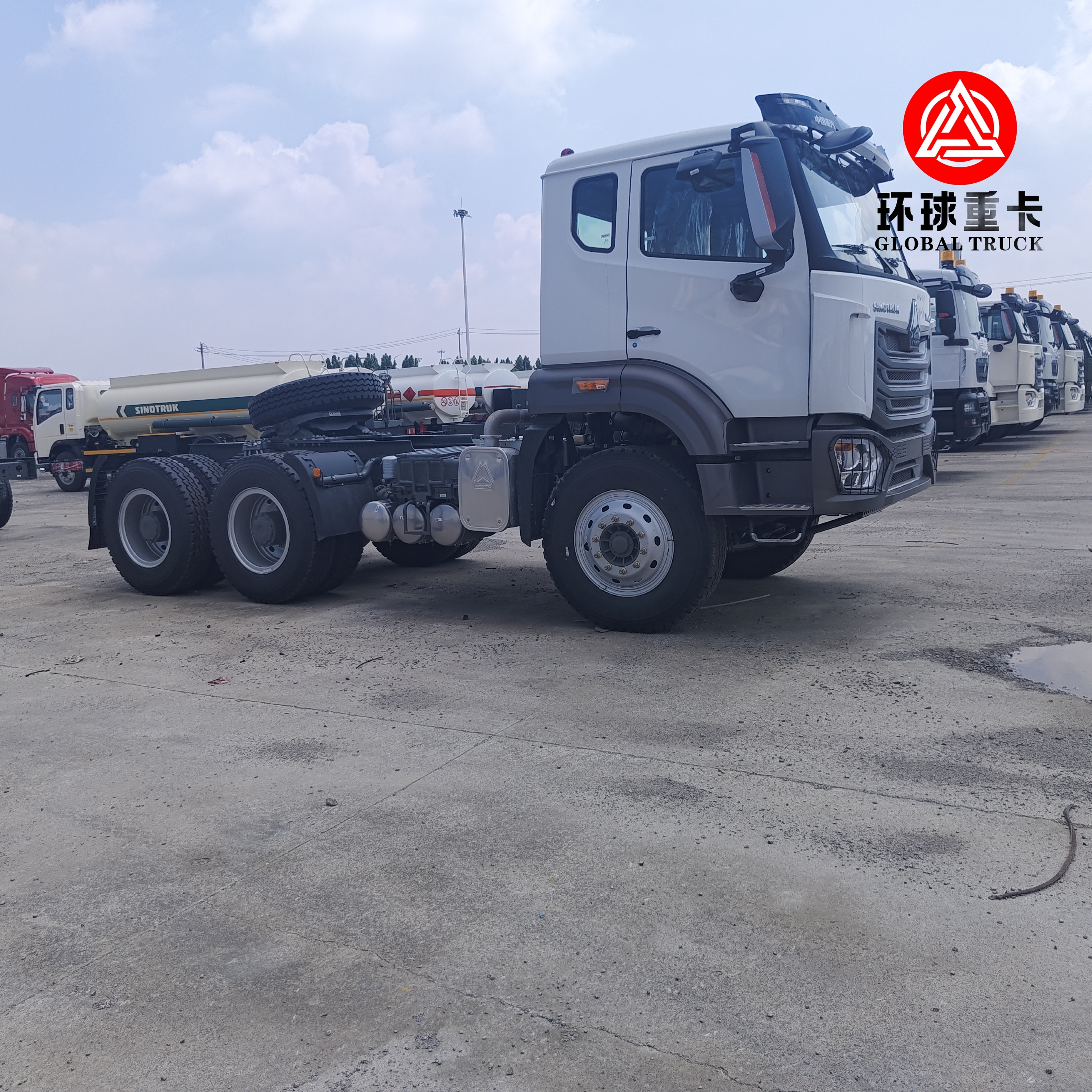 Camión cabeza tractora Sinotruk HOWO NX 6x4 nuevo a estrenar 430HP de alta resistencia para transporte de carga