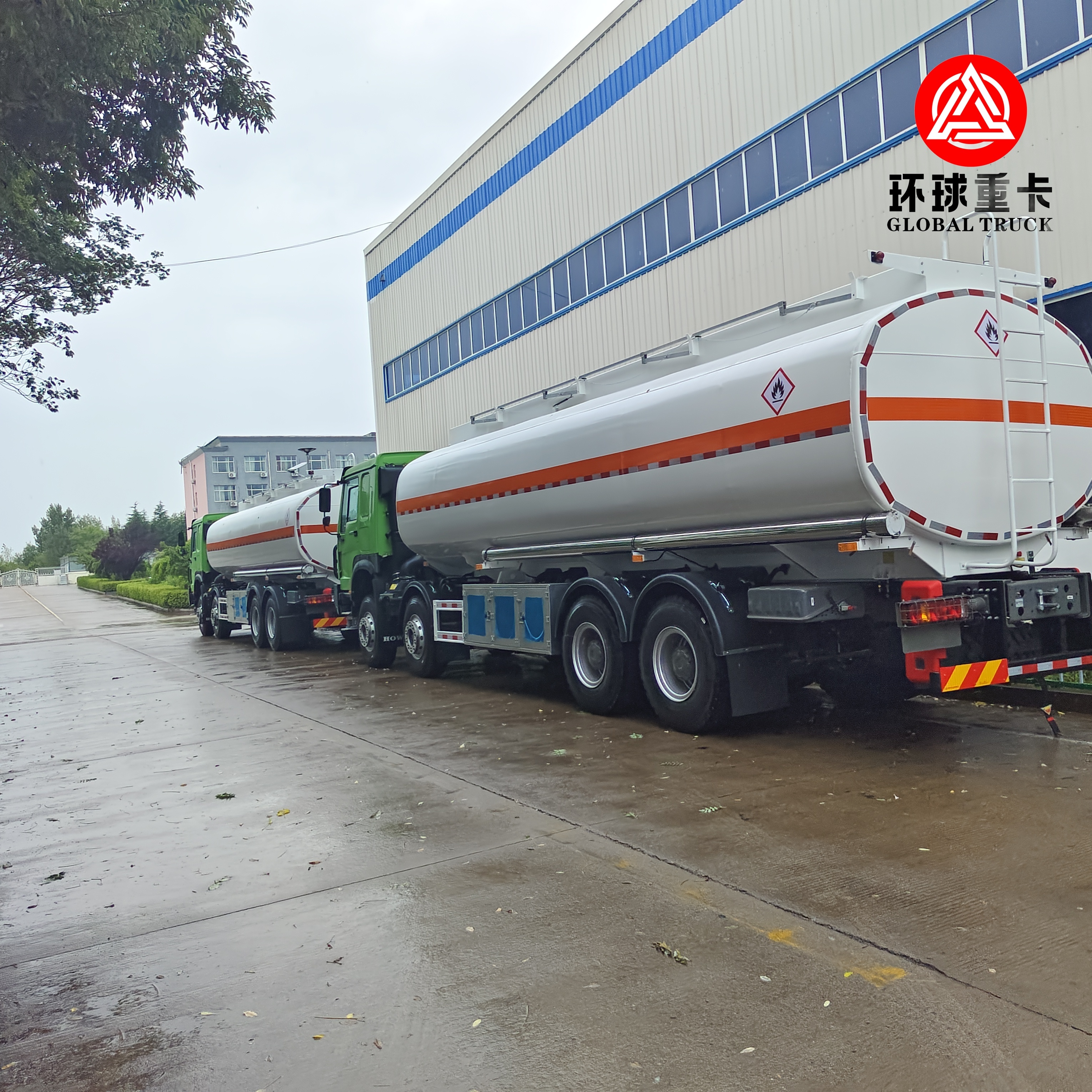 شاحنة صهريج وقود HOWO TX 8×4 من الألومنيوم – شاحنة SINOTRUK لنقل وتوزيع الوقود في الجزائر