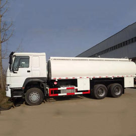 El blanco 10 rueda 6000 la transmisión manual del euro 2 del camión del buque de petróleo del galón 6x4